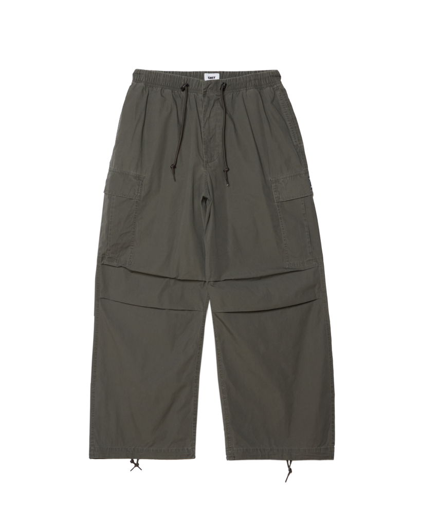 Panto kargo raksasa – patuh pakaian